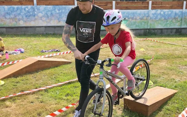 (NE)OBYČEJNÍ: Kluk z Hrádku, co se z přeskakování pařezu dostal mezi přední světové bikery