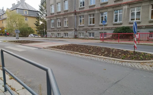 V Liberci stihli ještě před zimou vysadit nové trvalky na Husovce i v Palachově ulici