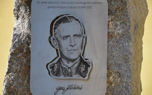 Pluk libereckých chemiků nově nese čestný název Oskara Strakoče