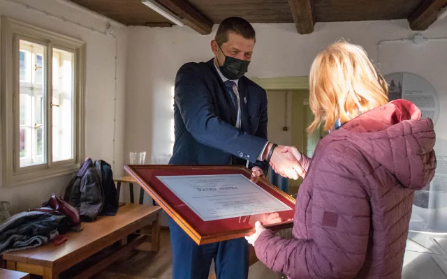 Jizerskohorská roubenka se dočkala uznání. Liščí bouda získala ocenění Patria Nostra