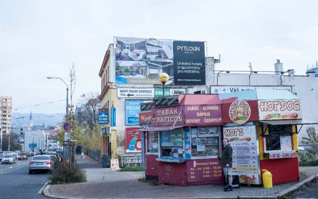 Centrum utápějící se v reklamách. Z Liberce by mohl začít mizet vizuální smog