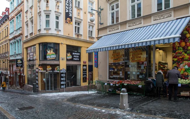 Centrum utápějící se v reklamách. Z Liberce by mohl začít mizet vizuální smog