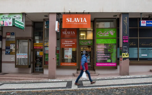 Centrum utápějící se v reklamách. Z Liberce by mohl začít mizet vizuální smog