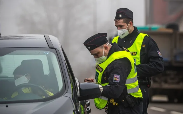 Žádné dlouhé zdržování ani fronty. Kontroly na hranicích okresů probíhají klidně