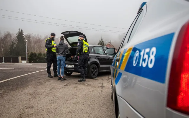 Žádné dlouhé zdržování ani fronty. Kontroly na hranicích okresů probíhají klidně