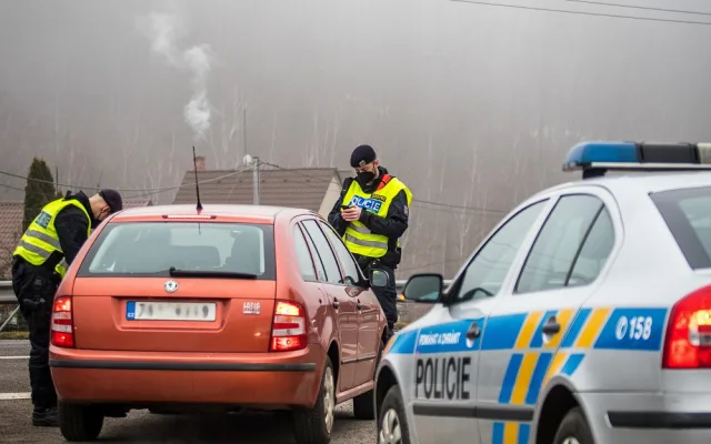 Žádné dlouhé zdržování ani fronty. Kontroly na hranicích okresů probíhají klidně