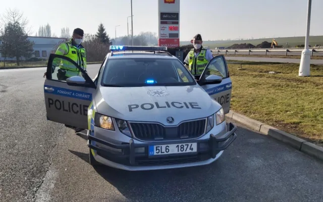 Na dálnici už jen s elektronickou známkou. Ty staré nezapomeňte odstranit, hrozí vám pokuta