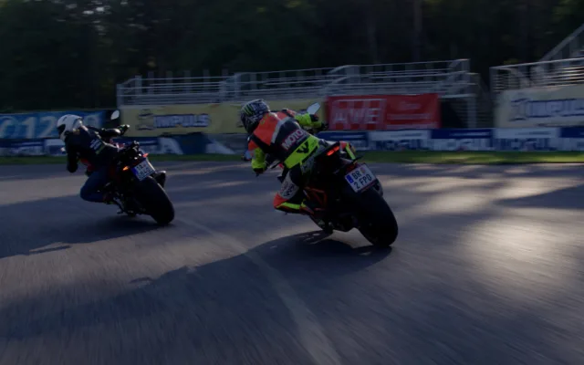 Motocyklisté trénují bezpečnou jízdu na polygonech v ČR