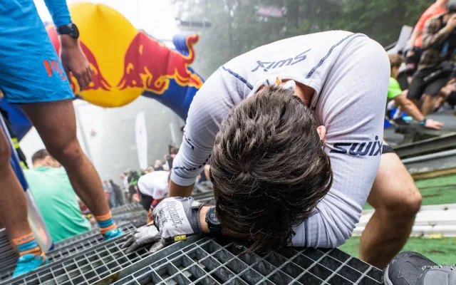 Pokořit strmý kopec se rozhodli i olympionici. Red Bull 400 přivítal Choupenitche i beachvolejbalové duo
