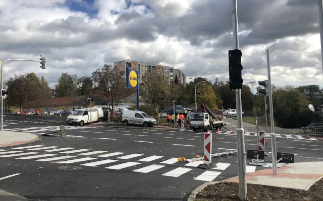 Končí uzavírka Letné, silnice se otevře v pátek. U Lidlu jsou nové semafory