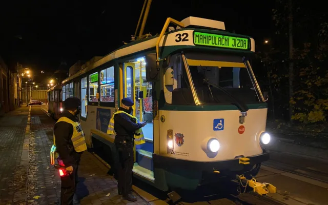 Policisté se zaměřili na řidiče autobusů i tramvají. Zajímal je především alkohol