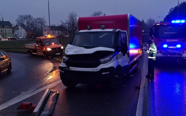 Komplikace v Turnově. Na průtahu města se staly dvě nehody současně