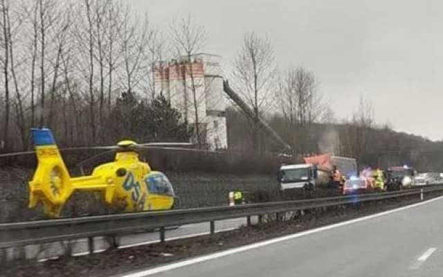 Na silnici 35 u Chrastavy se srazily dva kamiony. Silnice na Liberec je uzavřená
