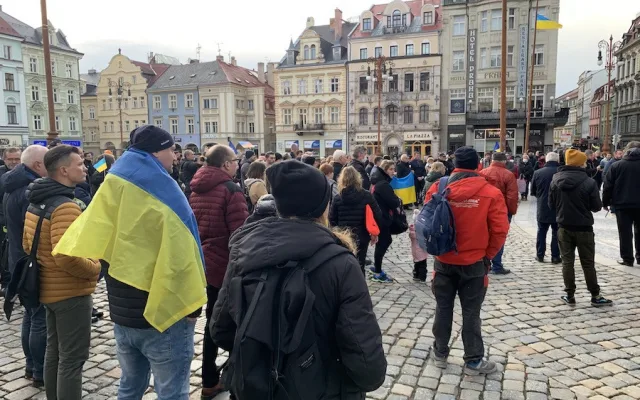 Jsme s vámi! U radnice se na podporu Ukrajiny sešly stovky lidí