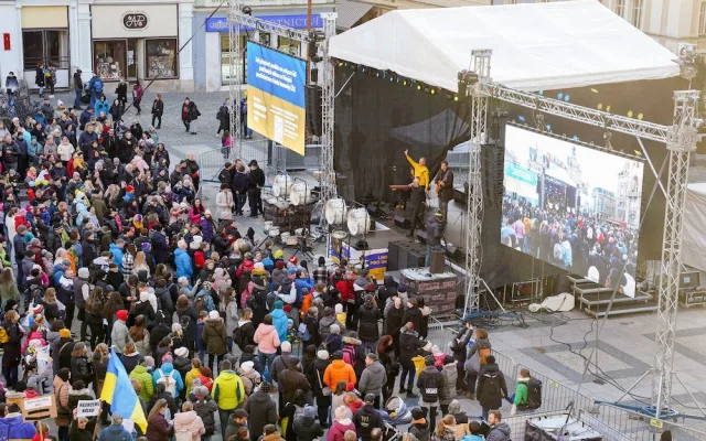 Svobodu a slávu Ukrajině, znělo centrem Liberce, které zaplnily stovky lidí