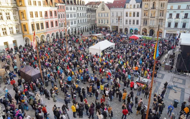 Svobodu a slávu Ukrajině, znělo centrem Liberce, které zaplnily stovky lidí
