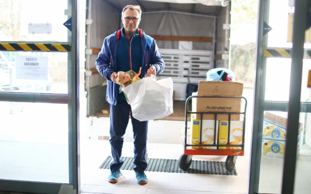 Sbírka byla velmi úspěšná, auta musela jet celkem sedmkrát.
