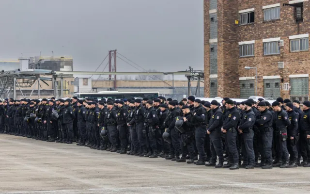 Policisté z liberecké pořádkové jednotky se zúčastnili hromadného cvičení. Nacvičovali třeba rozhánění demonstrantů