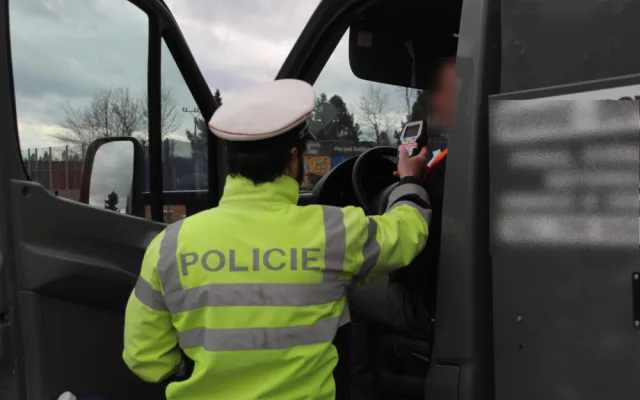 Policisté v Libereckém kraje kontrolovali používání bezpečnostních pásů a autosedaček. Odhalili i další prohřešky řidičů