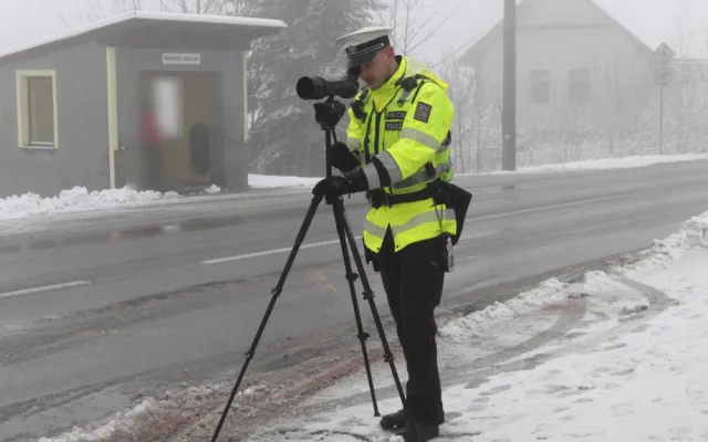 Policisté v Libereckém kraje kontrolovali používání bezpečnostních pásů a autosedaček. Odhalili i další prohřešky řidičů