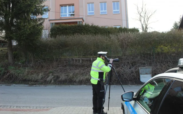 Policisté v Libereckém kraje kontrolovali používání bezpečnostních pásů a autosedaček. Odhalili i další prohřešky řidičů