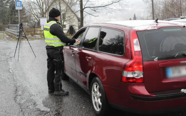 Policisté v Libereckém kraje kontrolovali používání bezpečnostních pásů a autosedaček. Odhalili i další prohřešky řidičů