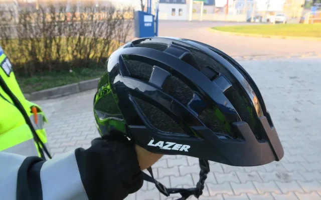 Řidič auta nedal přednost a srazil cyklistu. Ten skončil v nemocnici