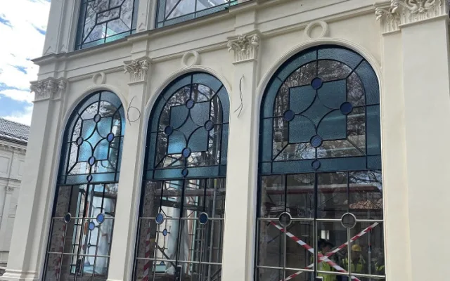 Rekonstrukce Liebiegova paláce pokračuje. Z oranžérie bude kavárna, z koupelny učebna