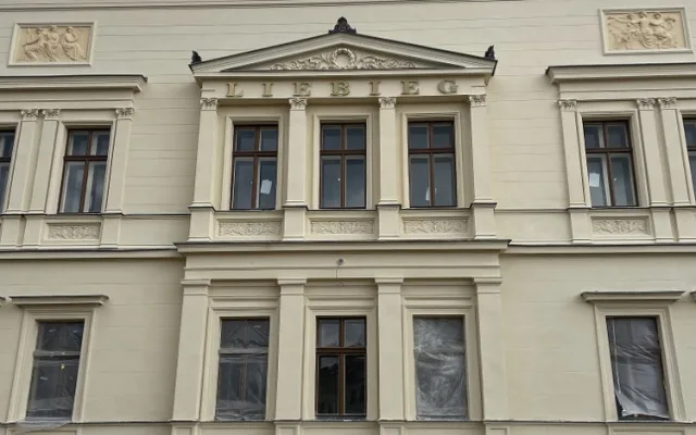 Rekonstrukce Liebiegova paláce pokračuje. Z oranžérie bude kavárna, z koupelny učebna