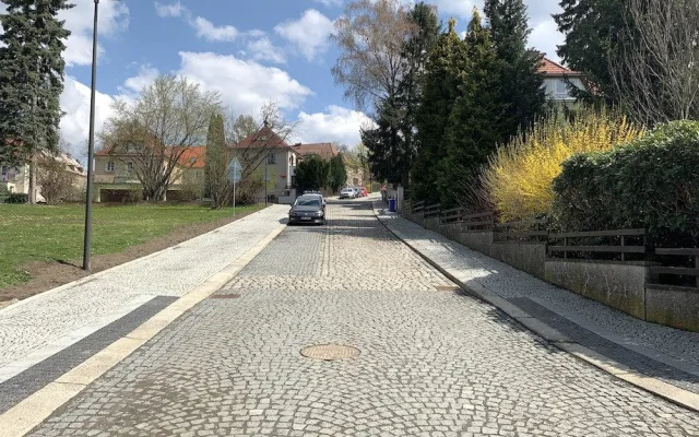 Uzavírka Jiskrovy ulice trvala téměř rok. Nebyl materiál a kameníci, vysvětlil náměstek