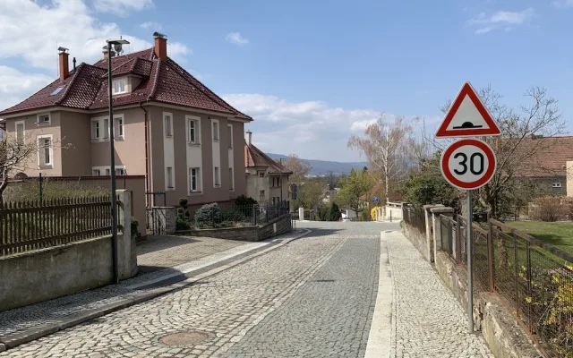 Uzavírka Jiskrovy ulice trvala téměř rok. Nebyl materiál a kameníci, vysvětlil náměstek