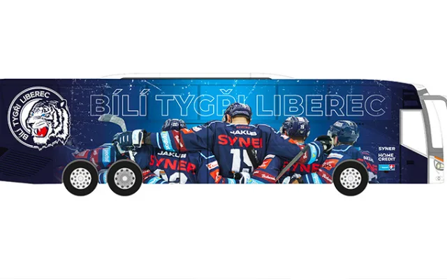 Autobus Bílých Tygrů sklízí chválu. Kdo stojí za vizuálem?