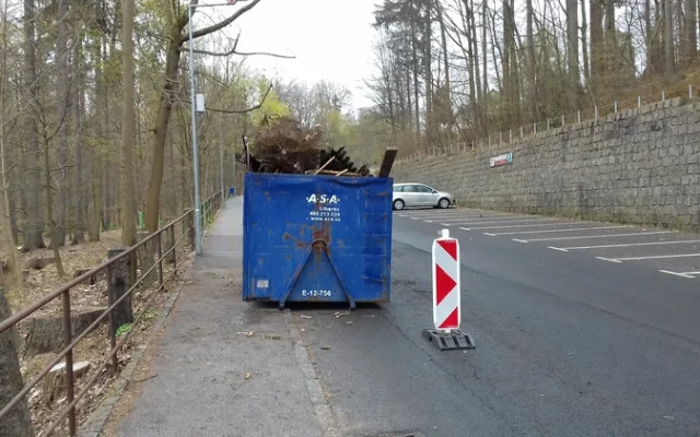 Vězni už sedm let pomáhají uklízet Liberec. Nedávno vyčistili lesopark, pomohou u cyklostezky