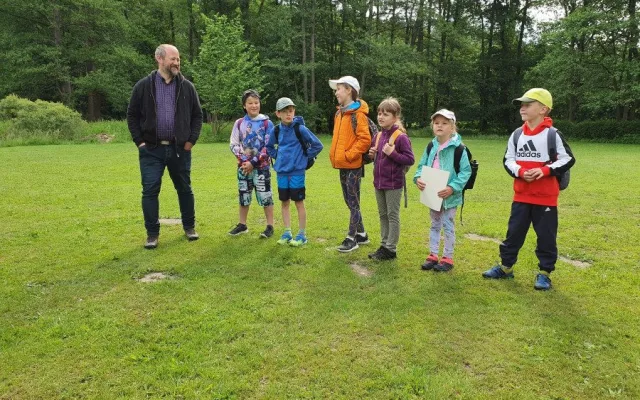 Myslivecký spolek z Hodkovic nad Mohelkou seznamuje děti s přírodou a myslivostí. Podpořil jej kraj