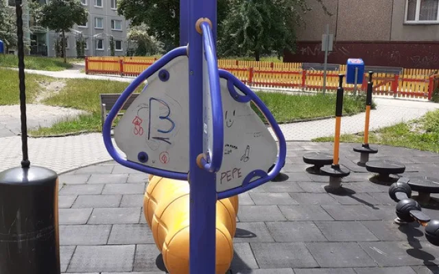 Opravené hřiště na Dobiášovce po pár dnech poničili vandalové