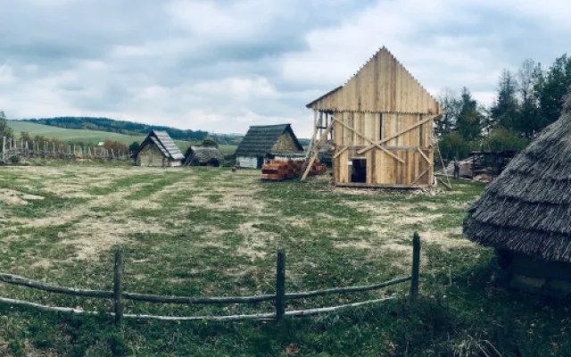 Středověké oblečení, nástroje i bitva. Spolek Curia Vítkov u Chrastavy opět pořádá tradiční Dobývání