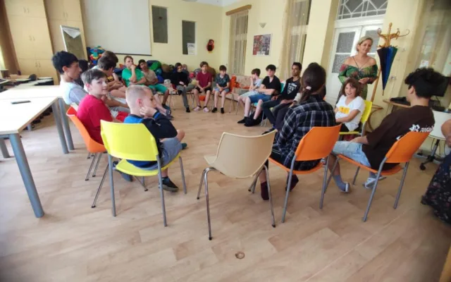 Tereza vyrůstala v dětském domově, teď se snaží dětem pomáhat. Mimo jiné i prodejem svých fotek