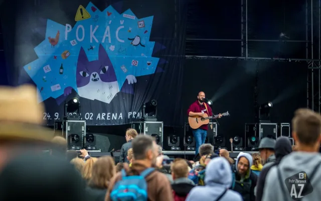 Benátská je u konce. Propršená sobota patřila Chinaski nebo Pokáčovi