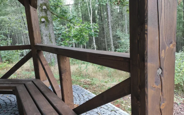 Město Chrastava postavilo v Horním Vítkově nový altán. Nahradil původní, který loni někdo ukradl