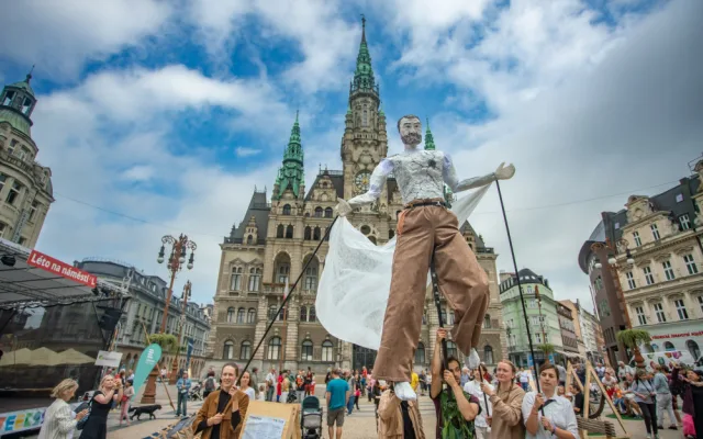 Festival skla v Liberci navštívily tisíce lidí. Trh, který se kvůli bouři zrušil, bude možná v září