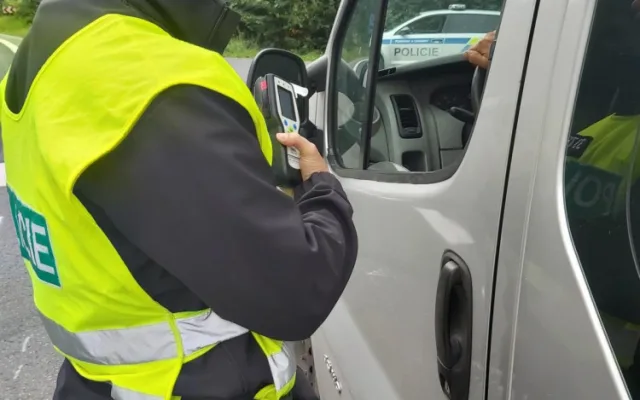 Konec prázdnin patřil kontrolám. Policisté z Libereckého kraje udělili přes tři sta pokut