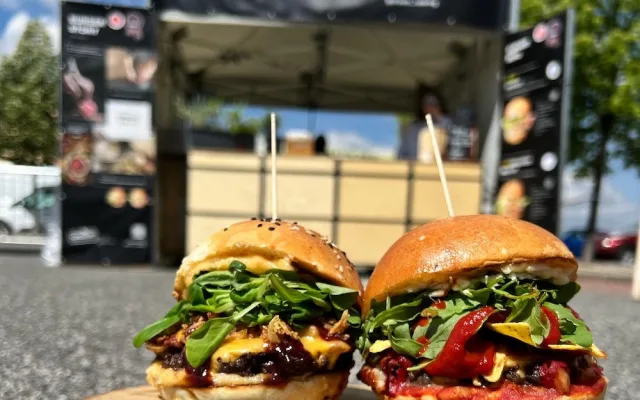 Burger Festival veze do Liberce víc jak tunu hovězího, bude se i flambovat na whisky