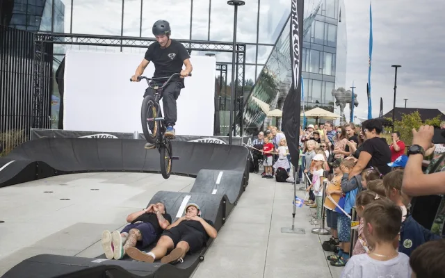 Sobotní jízda s angličáky. Nákupní centrum Géčko přivítá sraz fanoušků Hot Wheels