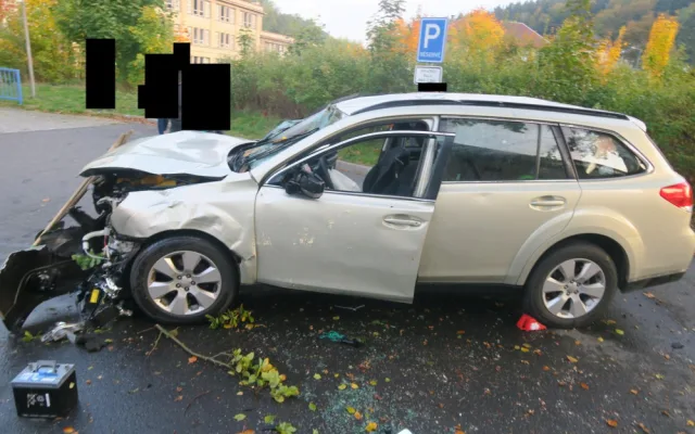 Řidič v Tanvaldu sjel z parkoviště do koryta řeky, na místě zemřel. Policie hledá svědky nehody