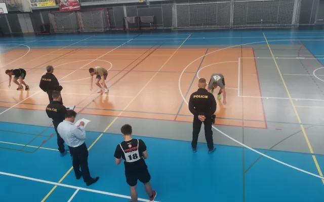 Zájemci o práci u Policie ČR si ve Skutči vyzkoušeli fyzotesty na(ne)čisto