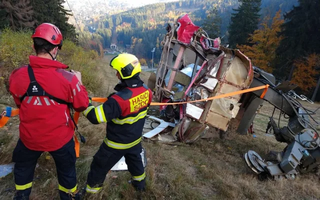 Uplynul rok od tragického pádu lanovky na Ještědu. Vyšetřování stále není uzavřené