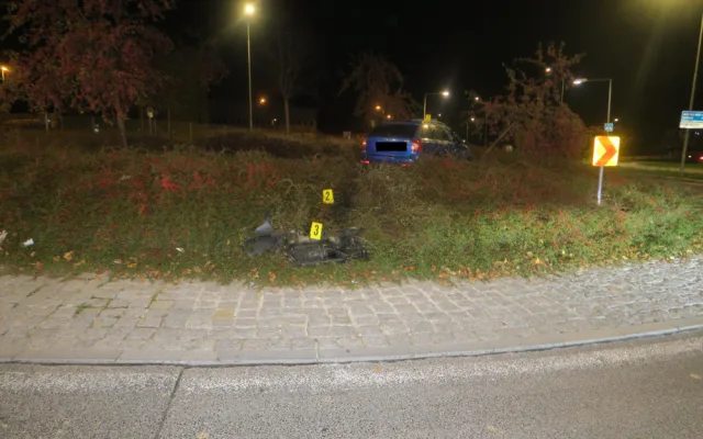 Řidič v Jablonci nad Nisou narazil do středu kruhového objezdu. Chtěl se vyhnout kočce