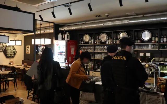 Policisté vyrazili do prodejen, restaurací a klubů. Mladé dívce v Liberci naměřili 1,88 promile
