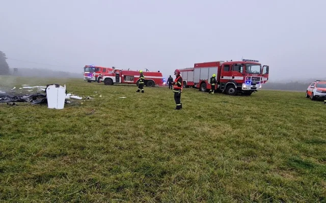 Při nehodě malého letadla v Ralsku zahynul jeden člověk