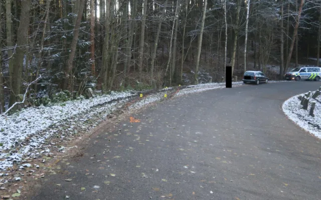 Auto u Železného Brodu skončilo převrácené v příkopu. Řidička jela příliš rychle